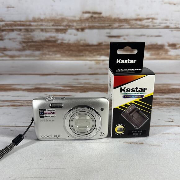 Nikon Coolpix S3500 Digital Camera Parts Or Repair Read Description - Picture 1 of 6